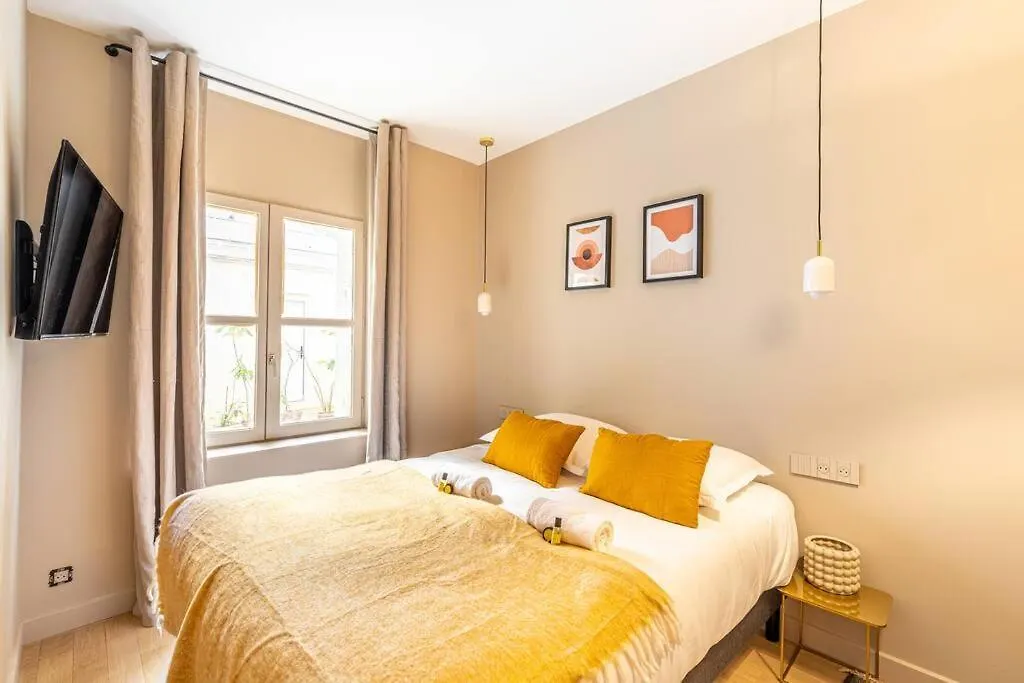 Lovely Apartment In The Heart Of Paris location
